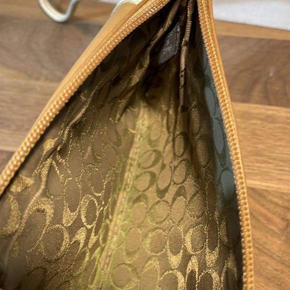 Coach Camel Tan White Trim Leather Classic Neutral Preppy Zip Close Wristlet - Picture 6 of 13